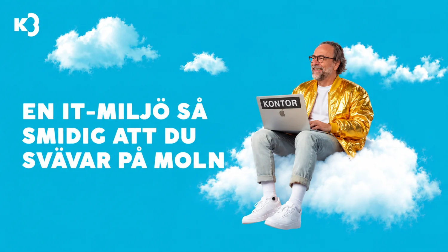 Joakim i guldfärgad jacka på ett moln, med KONTOR på datorn. En lek med K3:s webbplats.